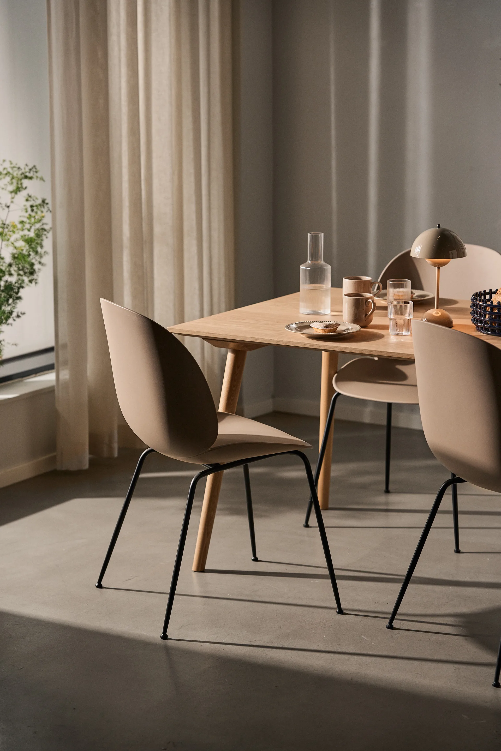 Flowerpot / フラワーポット ポータブルテーブルランプ VP9, grey beige &Tradition | アンドトラディション