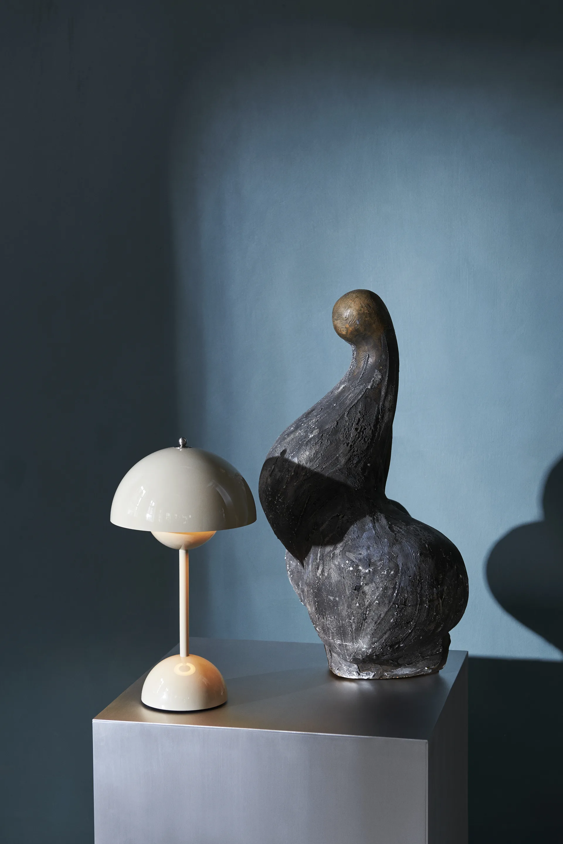 Flowerpot / フラワーポット ポータブルテーブルランプ VP9, grey beige &Tradition | アンドトラディション