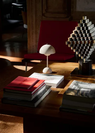 Flowerpot / フラワーポット ポータブルテーブルランプ VP9 - Ivory - &Tradition | アンドトラディション