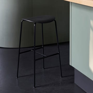 Pavilion AV37 カウンタースツール 68 cm - Black-black lacquered oak - &Tradition | アンドトラディション