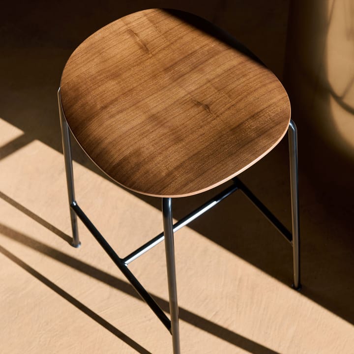 Pavilion AV37 カウンタースツール 68 cm, Black-lacquered oak &Tradition | アンドトラディション