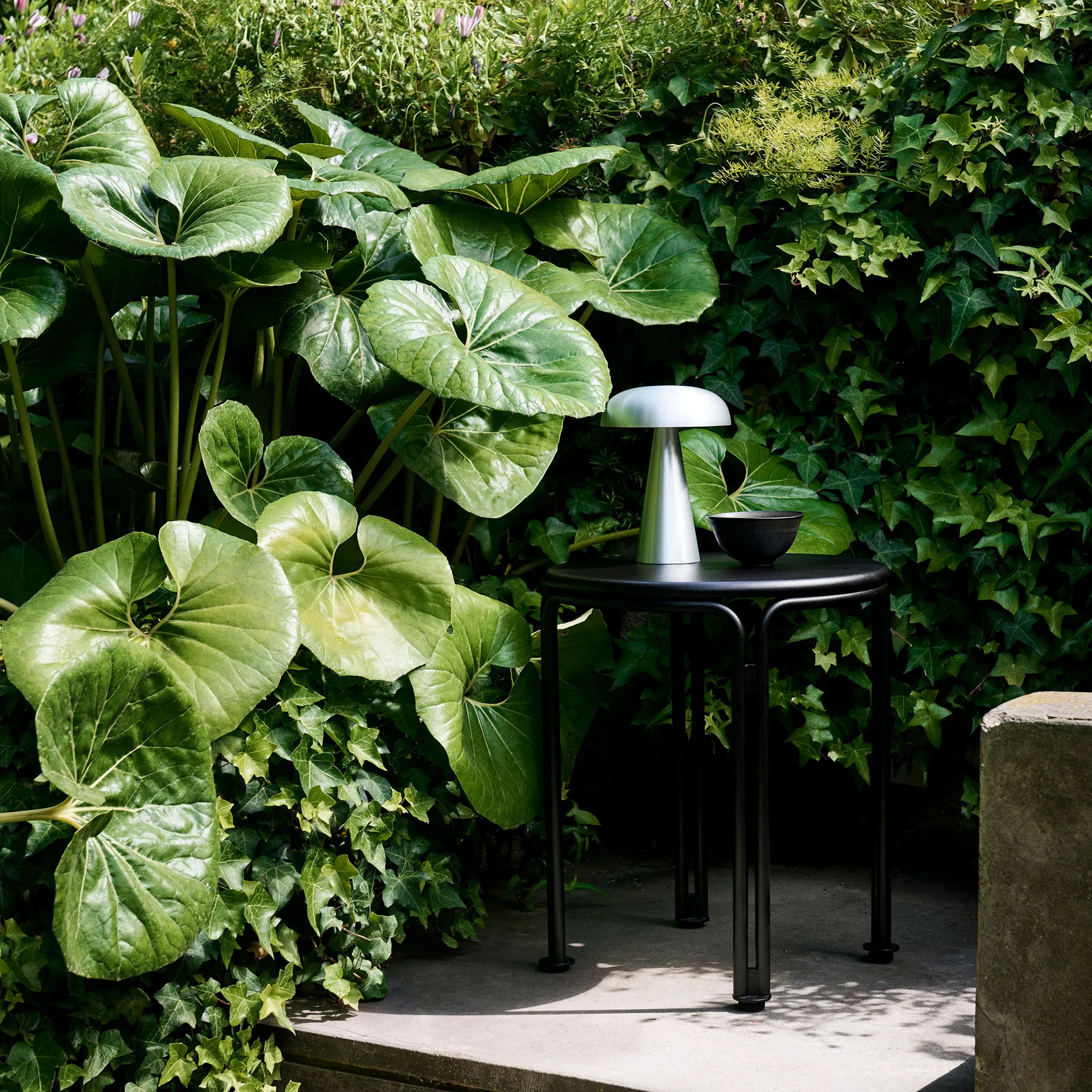 Thorvald SC102 サイドテーブル, Warm black &Tradition | アンドトラディション