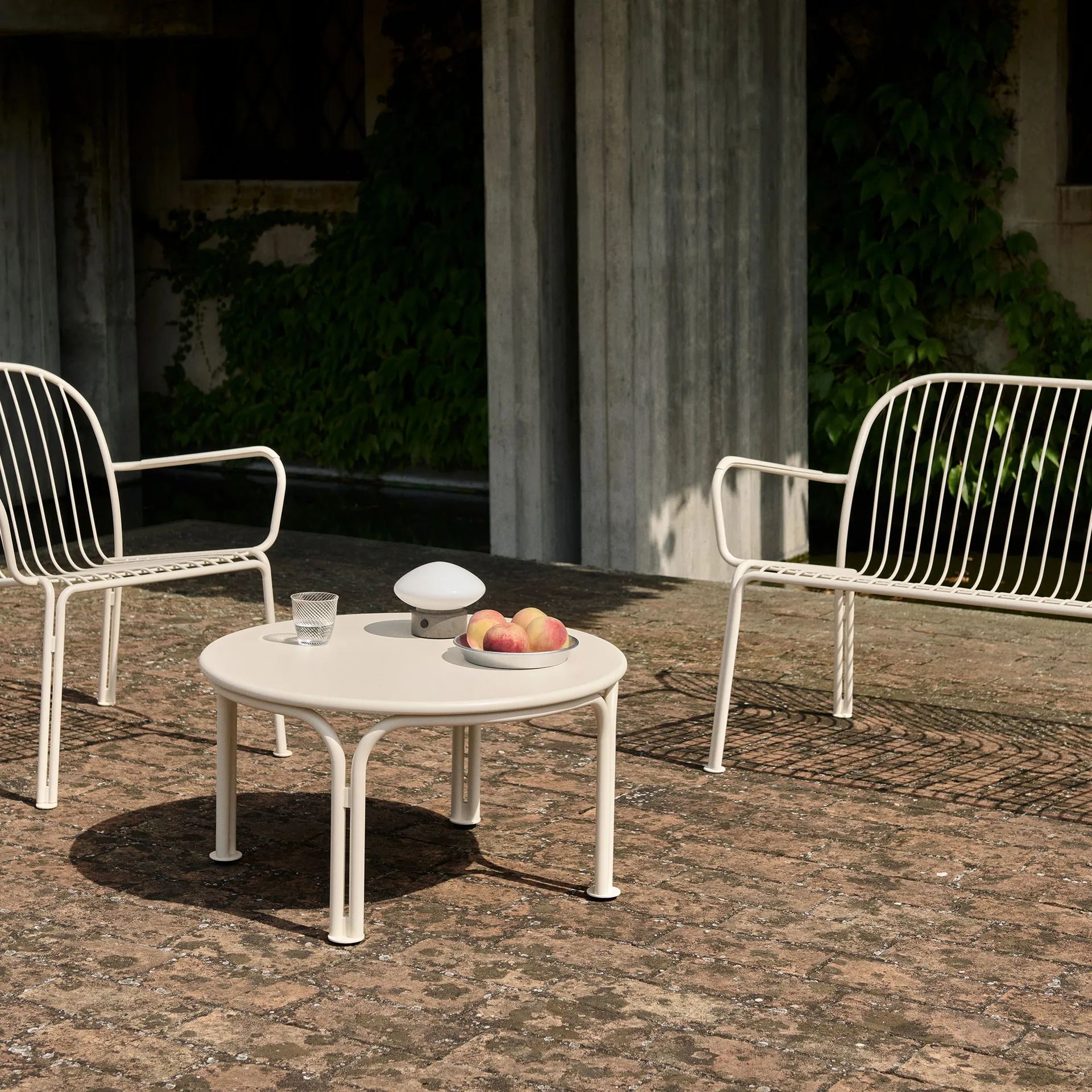 Thorvald SC108 コーヒーテーブル, Ivory, Ø70 cm &Tradition | アンドトラディション