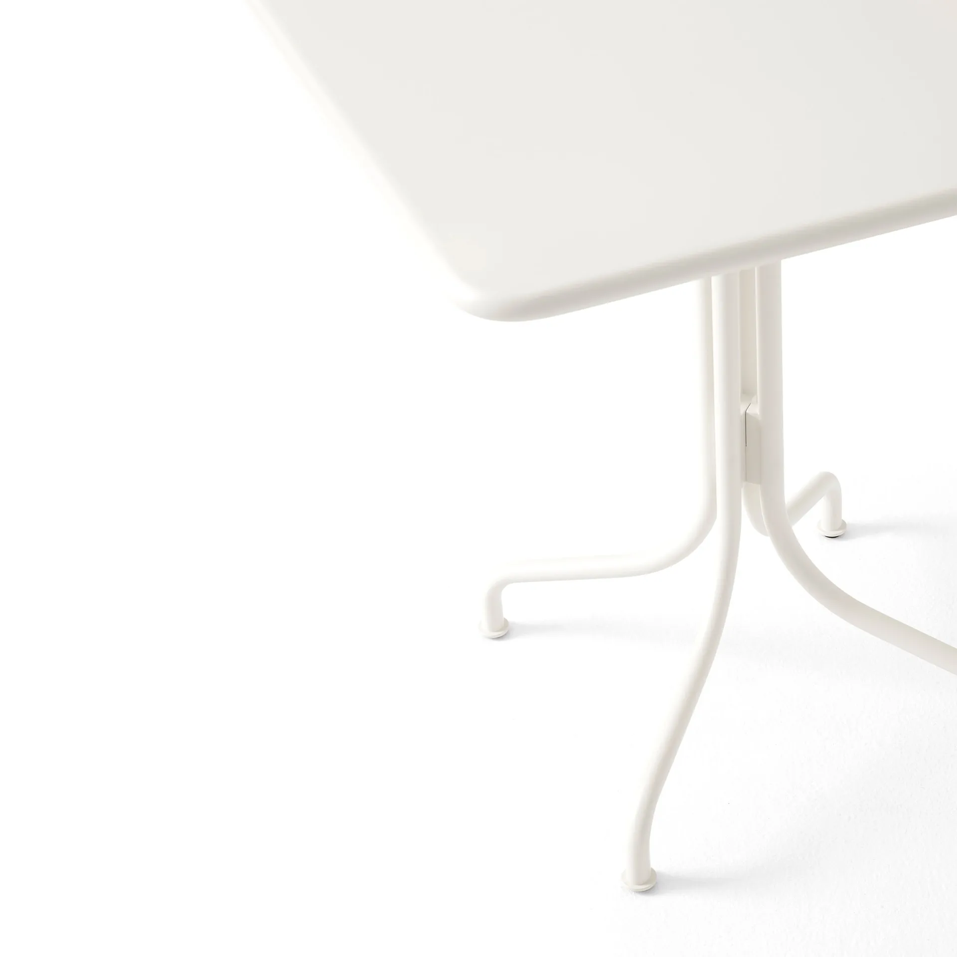 Thorvald SC97 コーヒーテーブル 70x70 cm, Ivory &Tradition | アンドトラディション