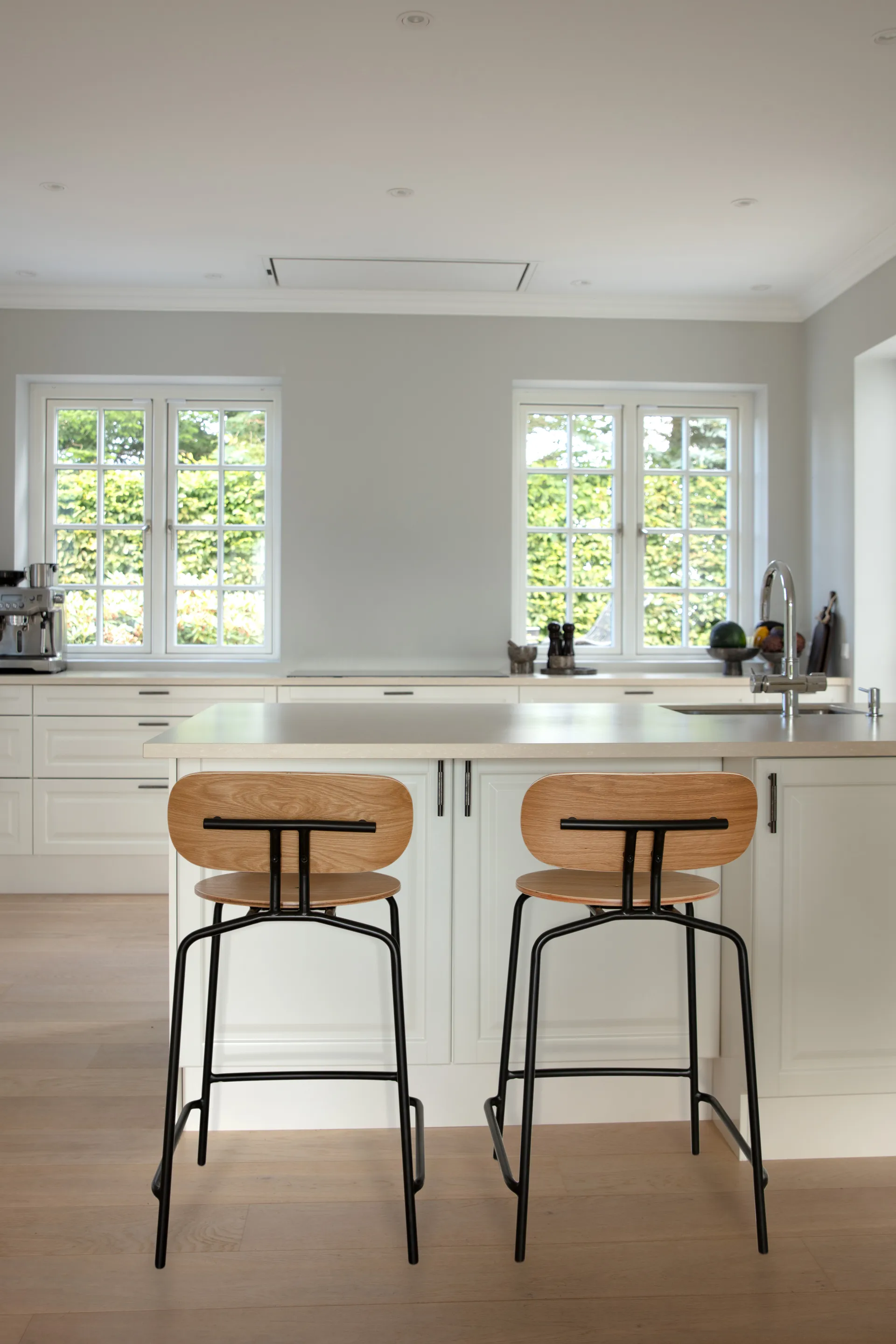 Curious バースツール 65 cm, Oak-black Umage | ウメイ