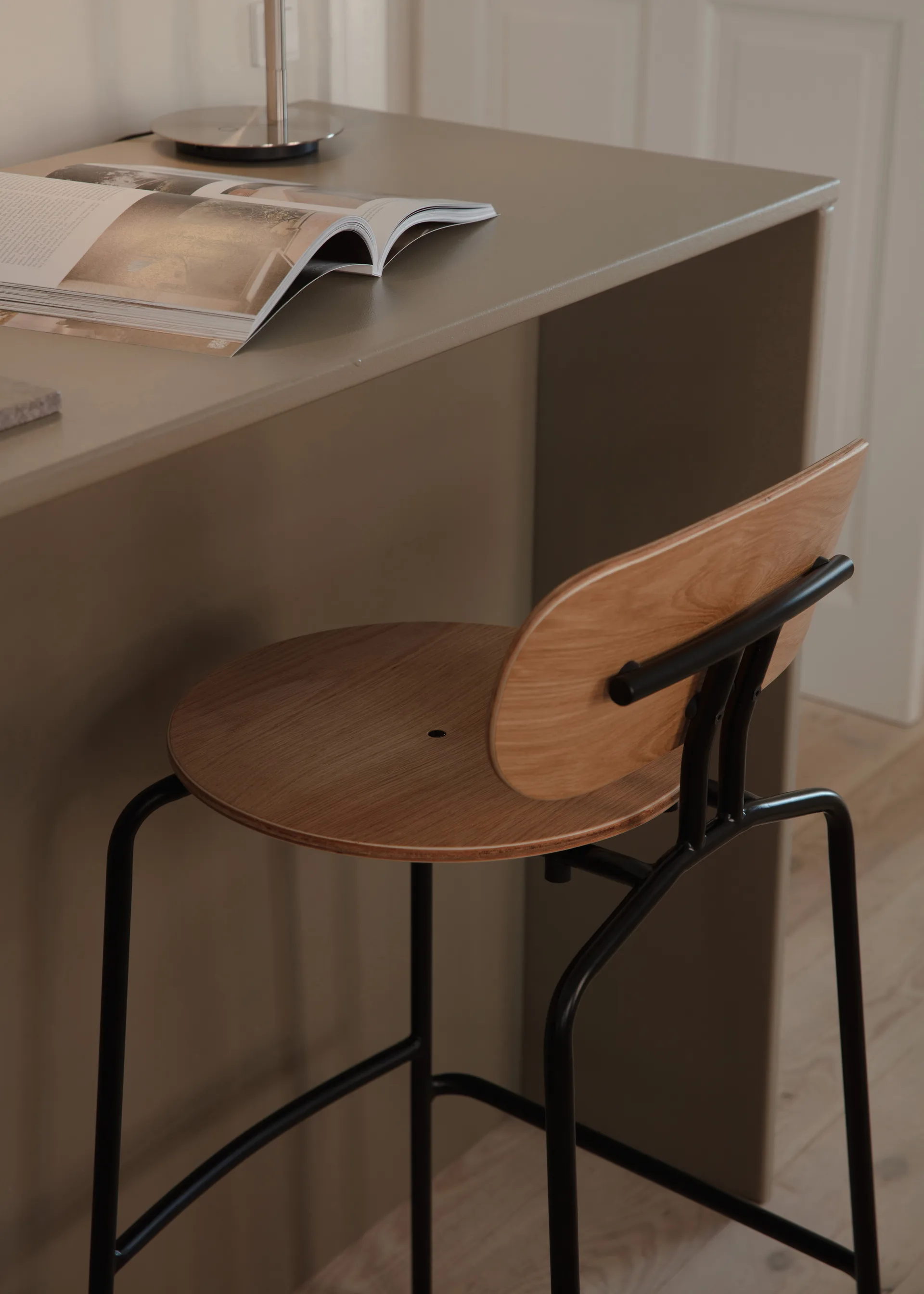 Curious バースツール 75 cm, Oak-black Umage | ウメイ