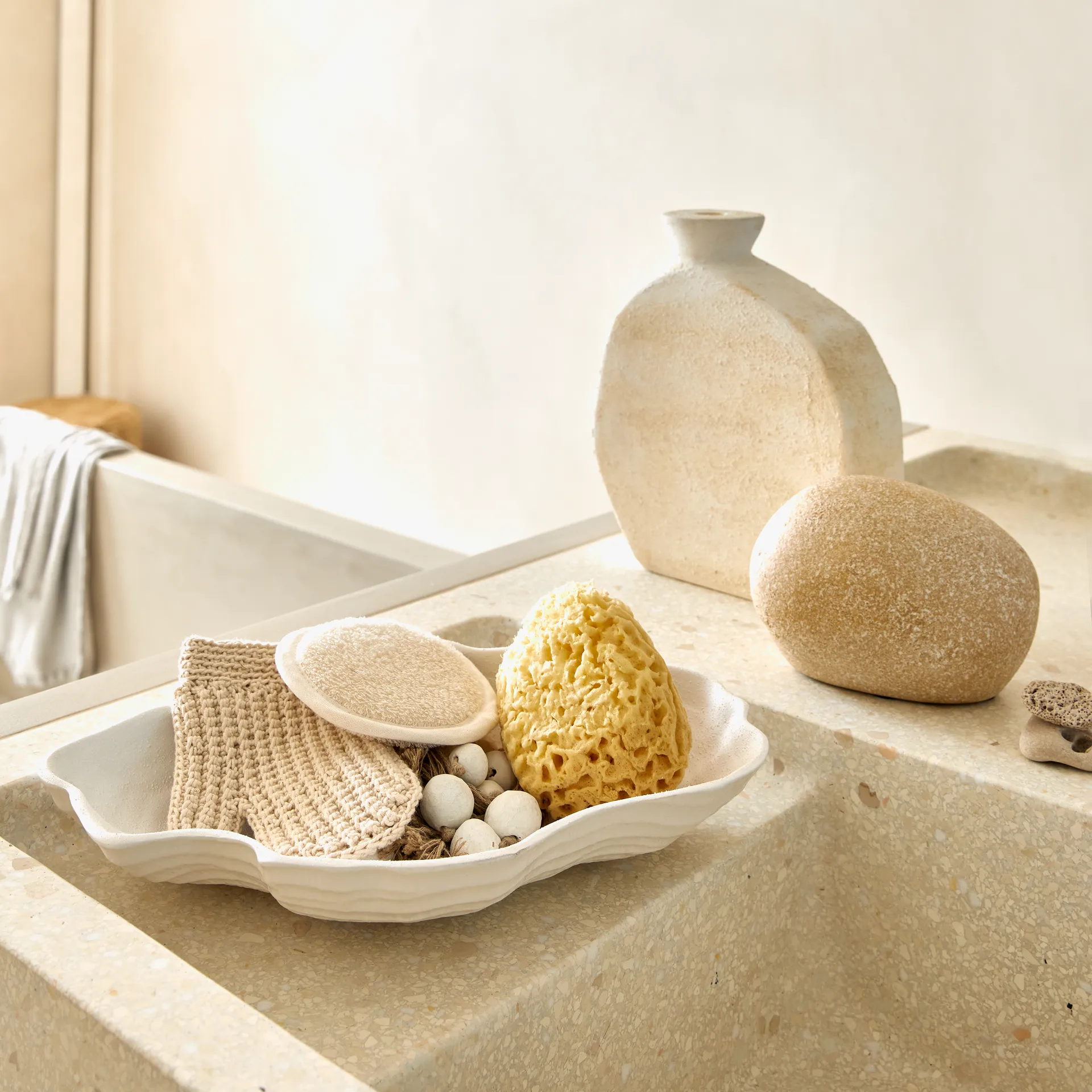 Sassi A キャンドルスティック 26 cm, Chalk URBAN NATURE CULTURE | アーバン ネイチャー カルチャー