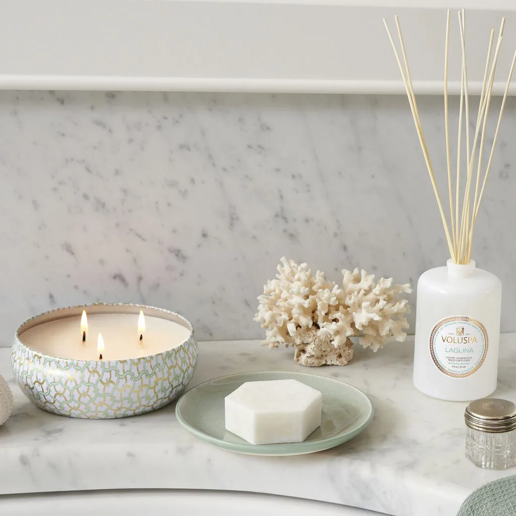 Maison Blanc 3-wick Tin アロマキャンドル 40時間, Laguna Voluspa | ボルスパ