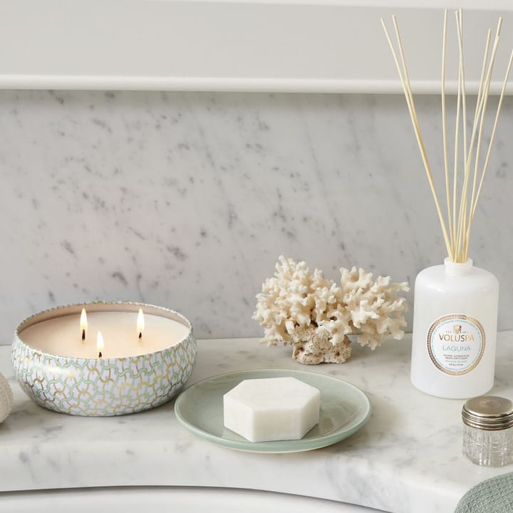 Maison Blanc 3-wick Tin アロマキャンドル 40時間, Laguna Voluspa | ボルスパ
