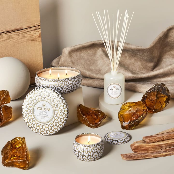 Maison Blanc 3-wick Tin アロマキャンドル 40時間, Suede Blanc Voluspa | ボルスパ