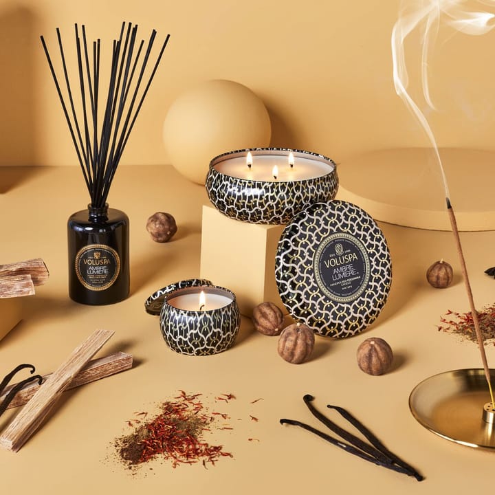 Maison Noir 3-wick Tin アロマキャンドル 40時間, Ambre Lumiere Voluspa | ボルスパ