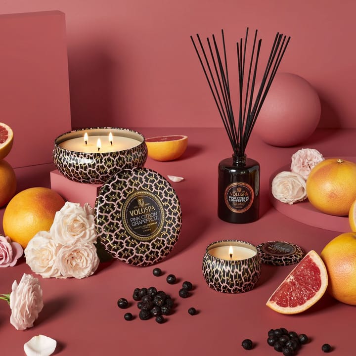 Maison Noir 3-wick Tin アロマキャンドル 40時間, Pink Citron Grapefruit Voluspa | ボルスパ