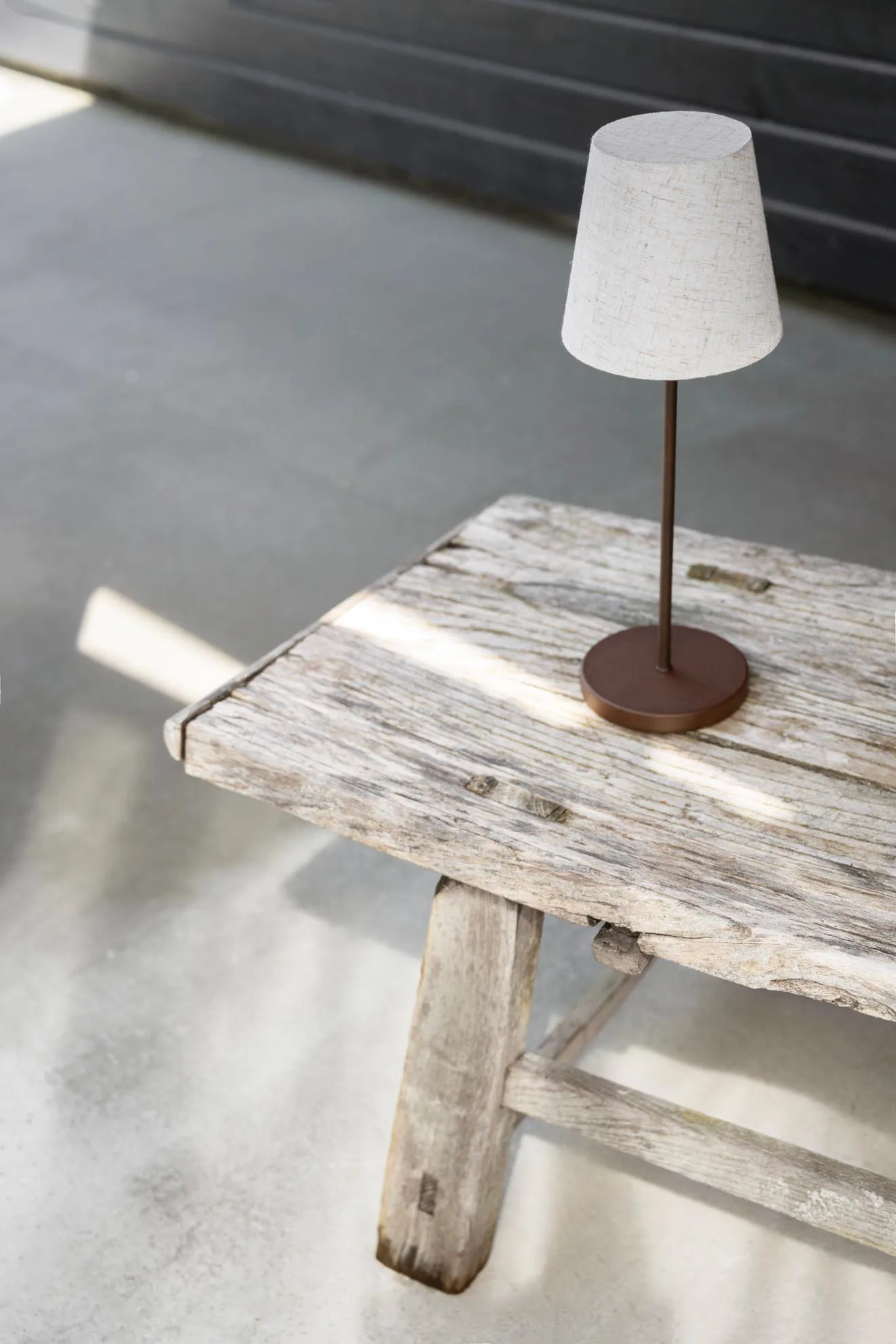 Tyra ポータブルテーブルランプ Ø14 cm, Coffee Watt & Veke | ワット & ヴェケ