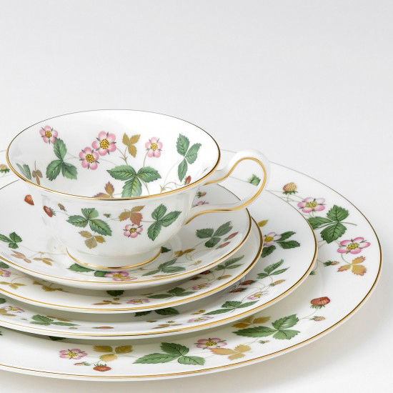 Wedgwood | ウェッジウッド からのWild Strawberry プレート