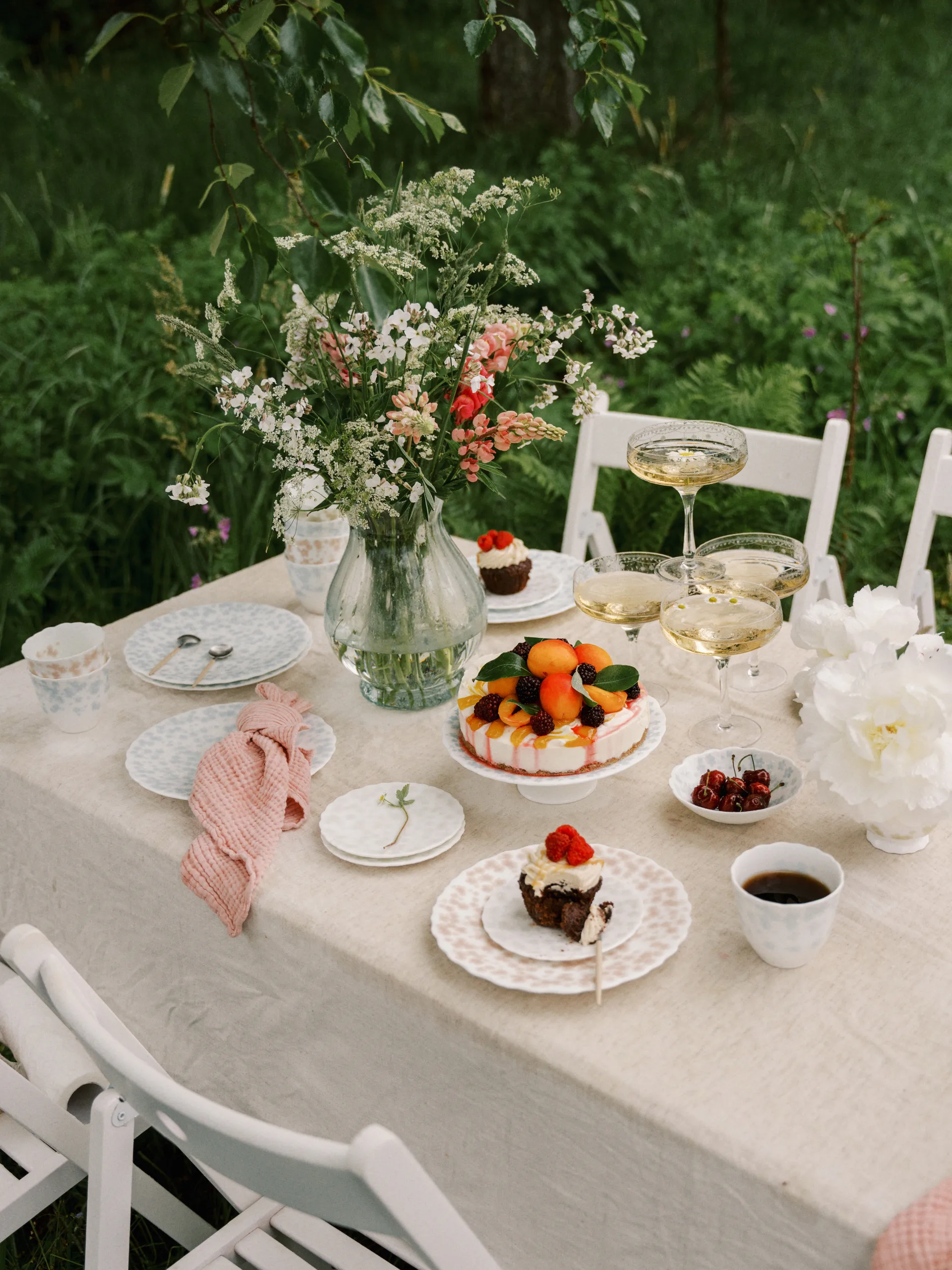 Slåpeblom ケーキプラッター Ø21 cm, Blue Wik & Walsøe | ウィック & ワルソー