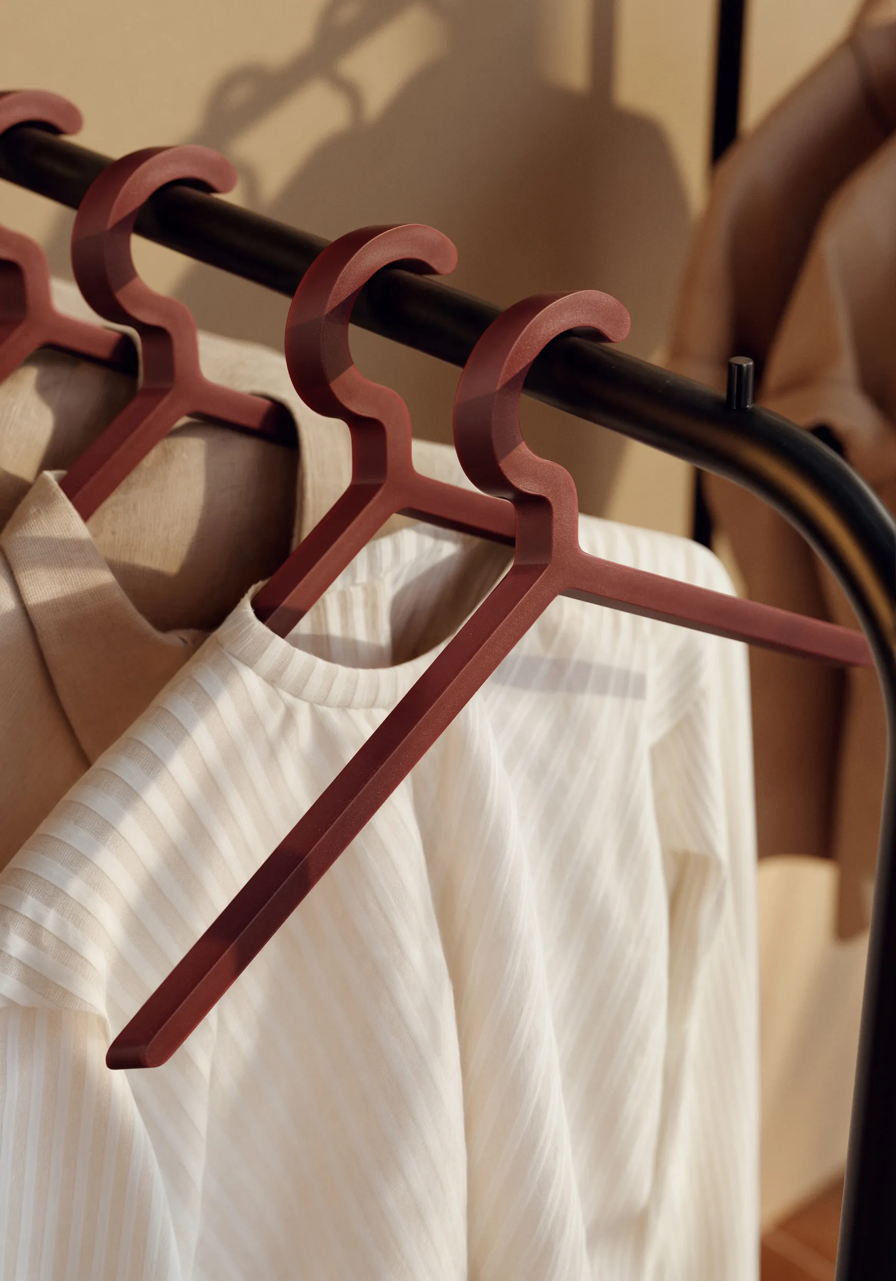 Illusion ハンガー, 3パック, Deep red Woud | ウッド