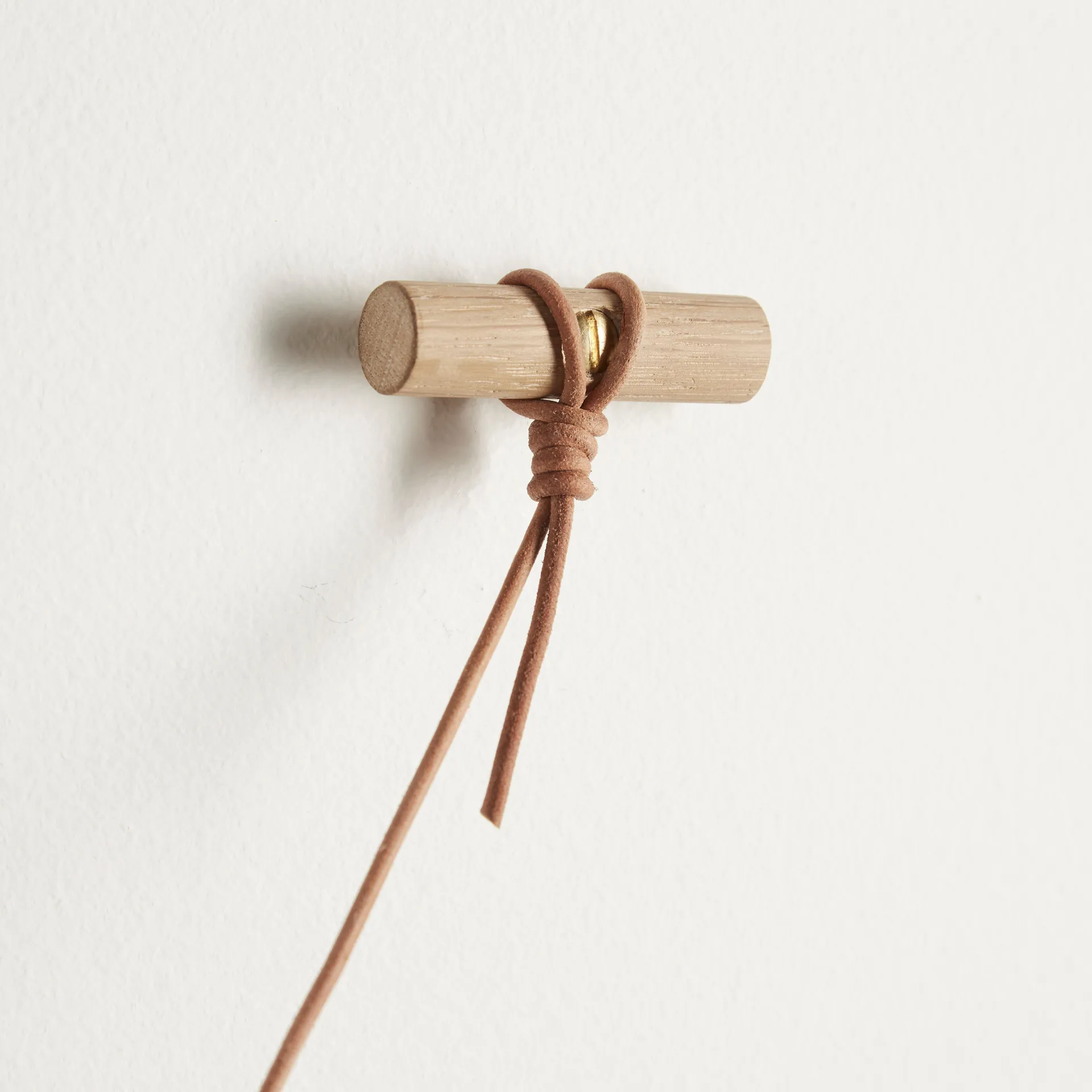 Knaegt ハンガー, white pigmented oak Woud | ウッド