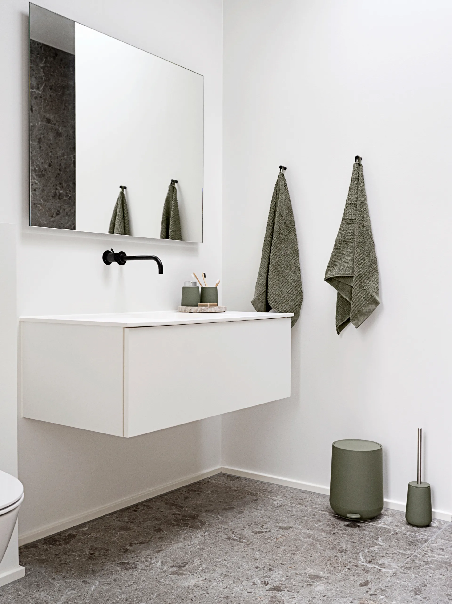 Nova トイレ用ブラシ, Olive green Zone Denmark | ゾーン デンマーク