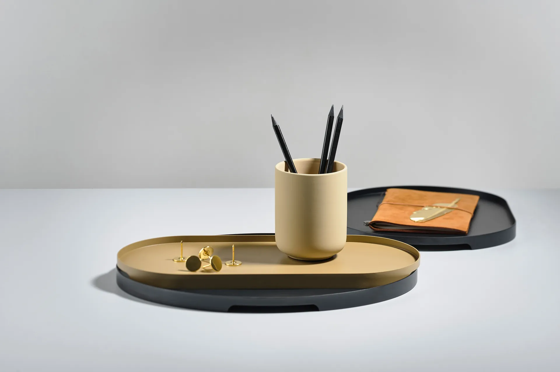 Singles トレイ オーバル 23x35 cm, Black Zone Denmark | ゾーン デンマーク