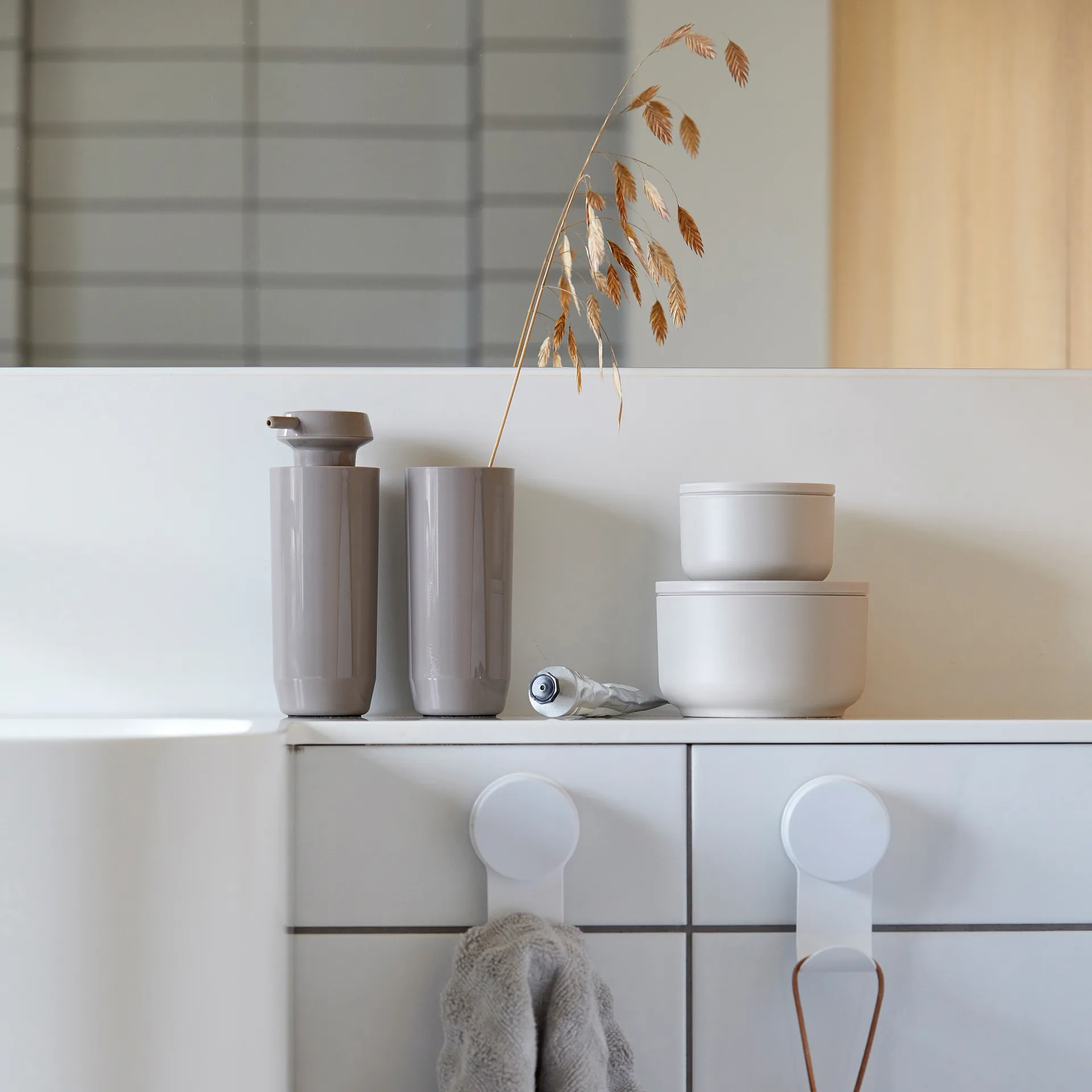 Zone Suii 歯ブラシ マグ 14 cm, taupe Zone Denmark | ゾーン デンマーク