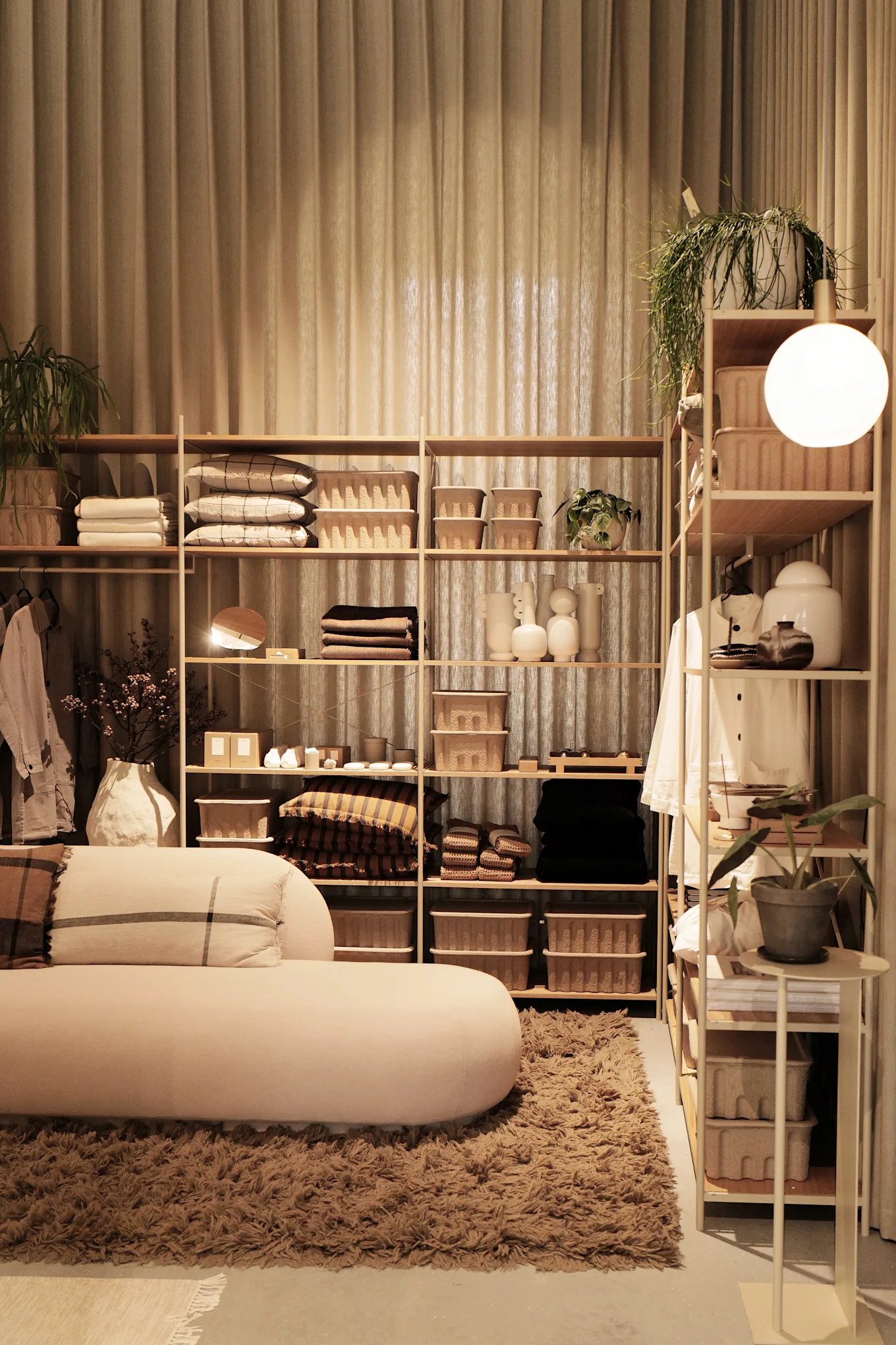 Ferm living ウォールシェルフ 丸型 木製 Ferm Living Round Dorm 